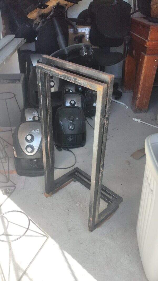 PAR DE PES DE MESA METALON - RETIRADA MARACANAU