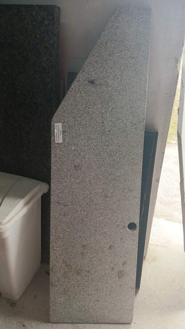 PEDRA GRANITO 150X42  - RETIRADA MARACANAU