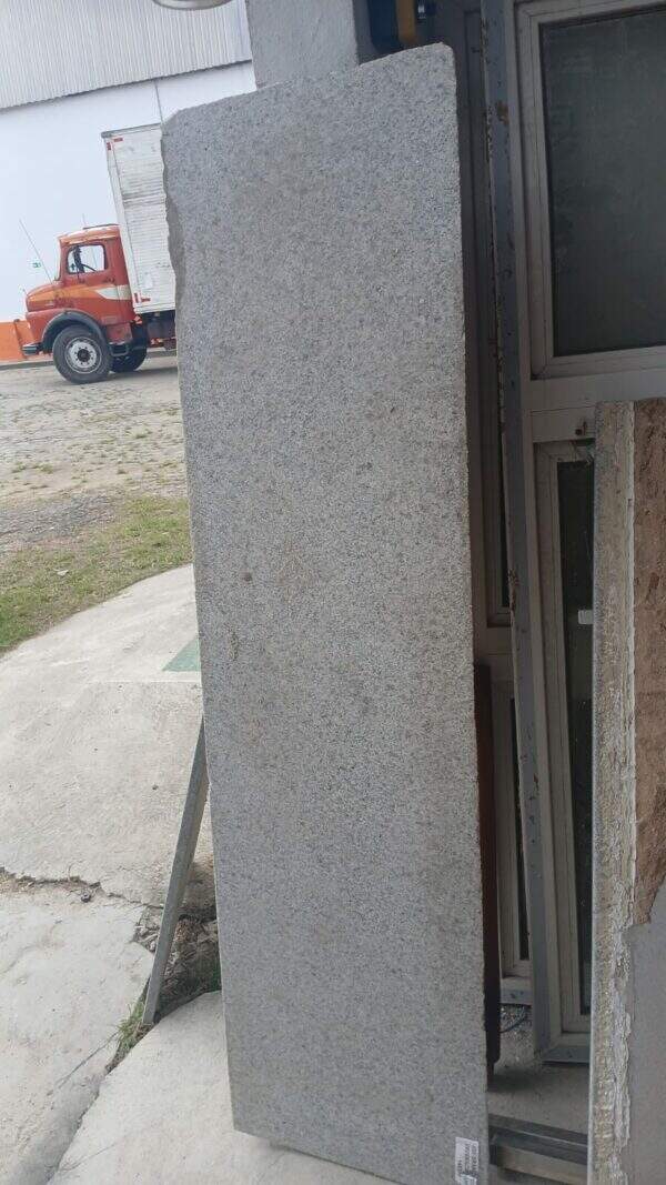 PEDRA GRANITO 146X40  - RETIRADA MARACANAU