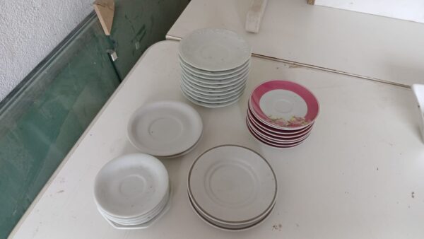 PRATOS PEQUENO DIVERSOS COM PEQUENAS AVARIAS