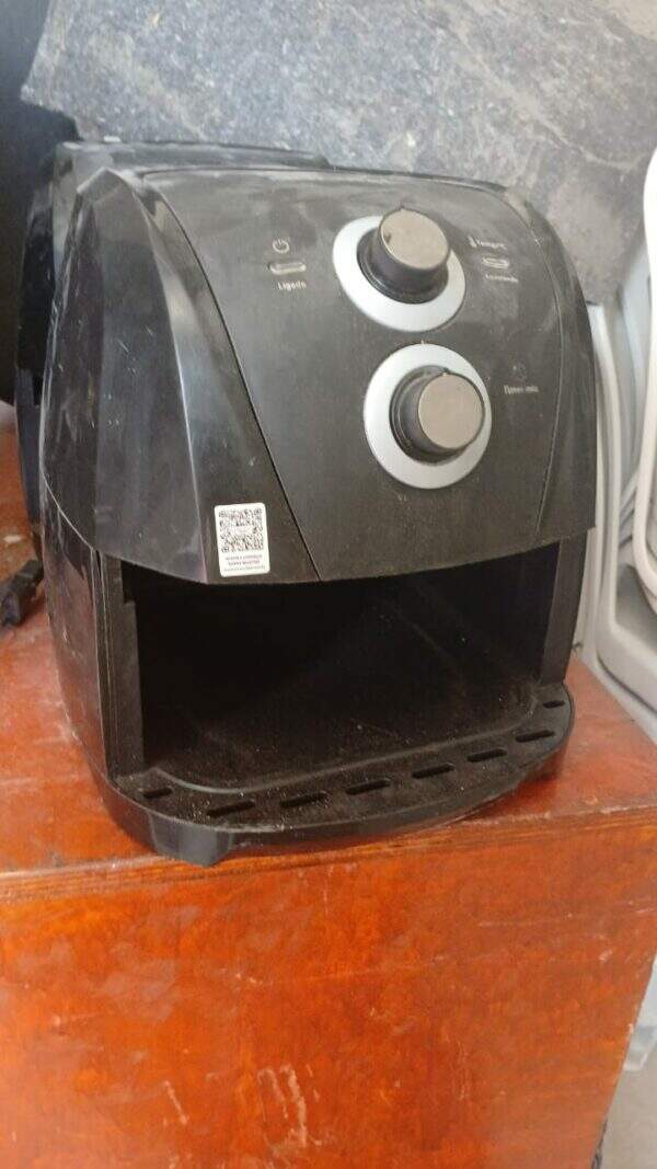 AIR FRYER PRETA  SEM CUBA E CESTO -   RETIRADA MARACANAÚ